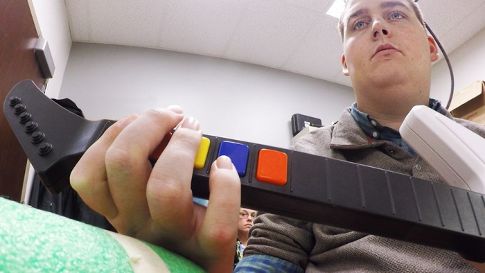 paralyzed-man-moves-hand-after-5-years-12