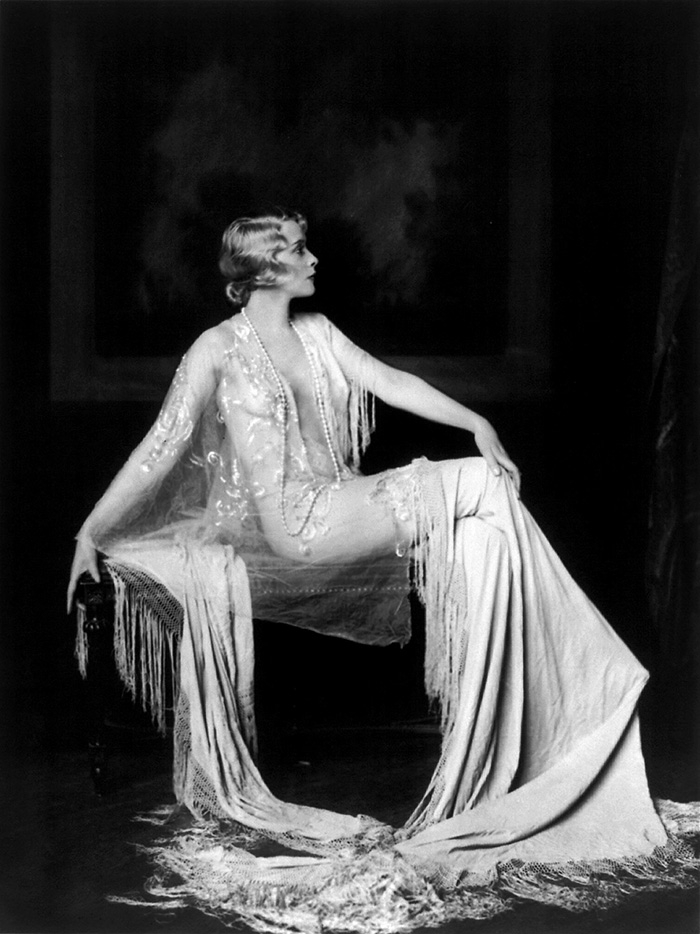 beginning-of-modern-fashion-1920s-women-fashion-14