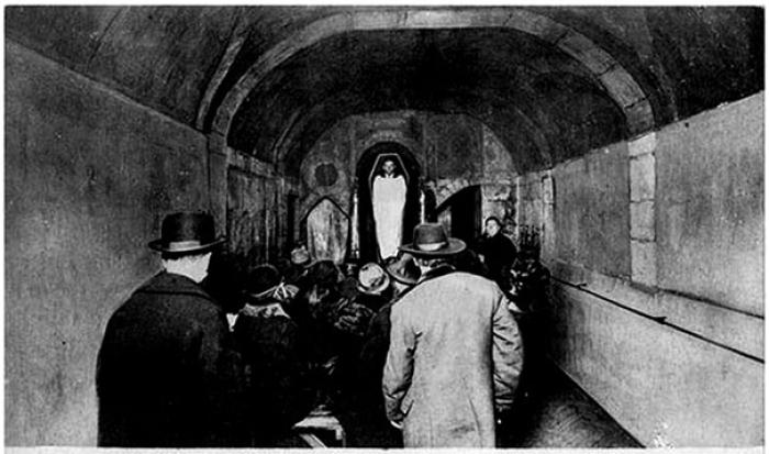 creepy-clubs-paris-1920s-cabaret-of-hell-22