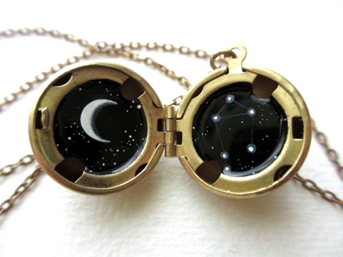 miniature-astronomy-oil-paintings-jewelry-khara-ledonne-7