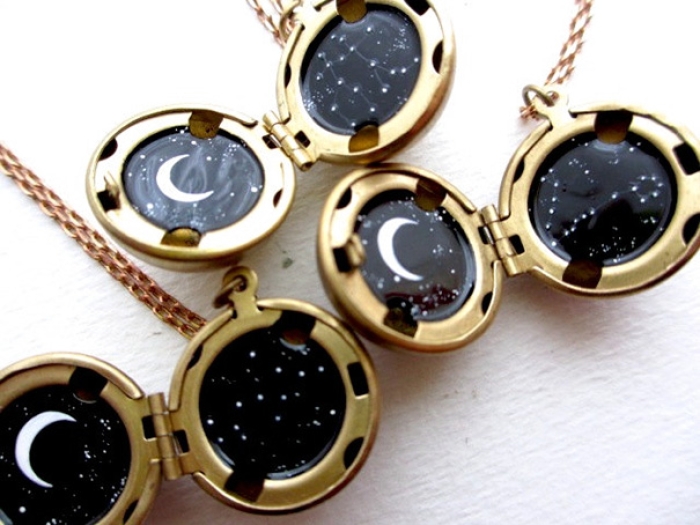 miniature-astronomy-oil-paintings-jewelry-khara-ledonne-3