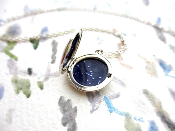 miniature-astronomy-oil-paintings-jewelry-khara-ledonne-1