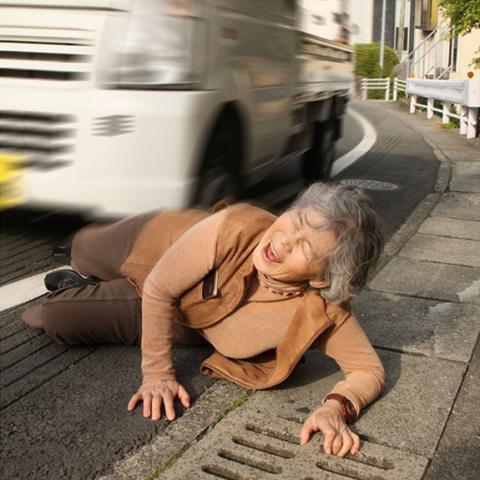 humorous-self-portraits-kimiko-nishimoto-1