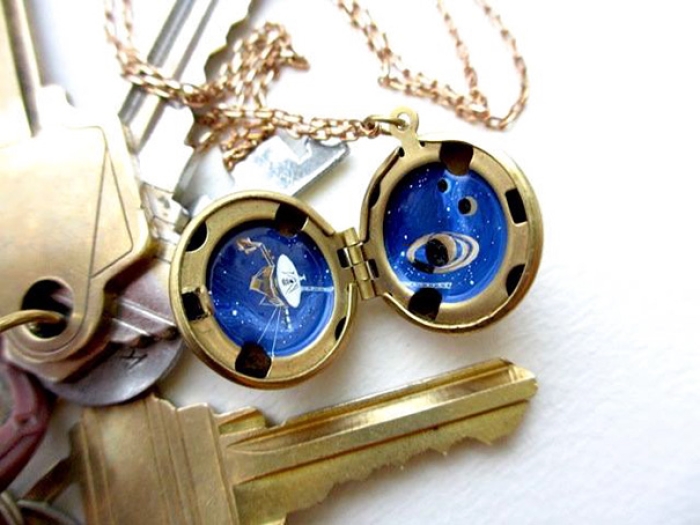 miniature-astronomy-oil-paintings-jewelry-khara-ledonne-10