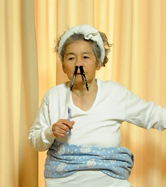 humorous-self-portraits-kimiko-nishimoto-2