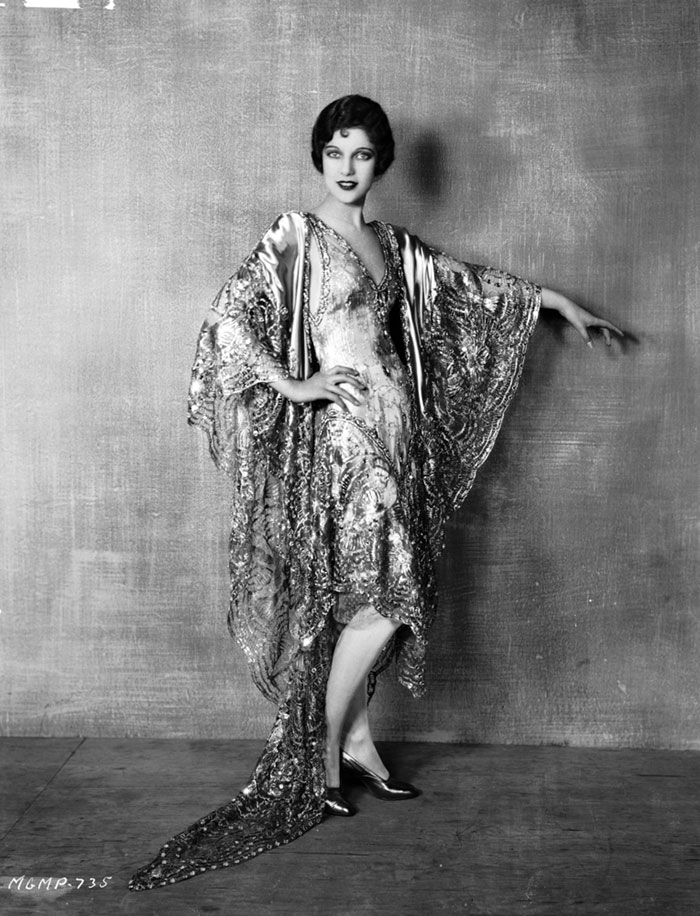 beginning-of-modern-fashion-1920s-women-fashion-4