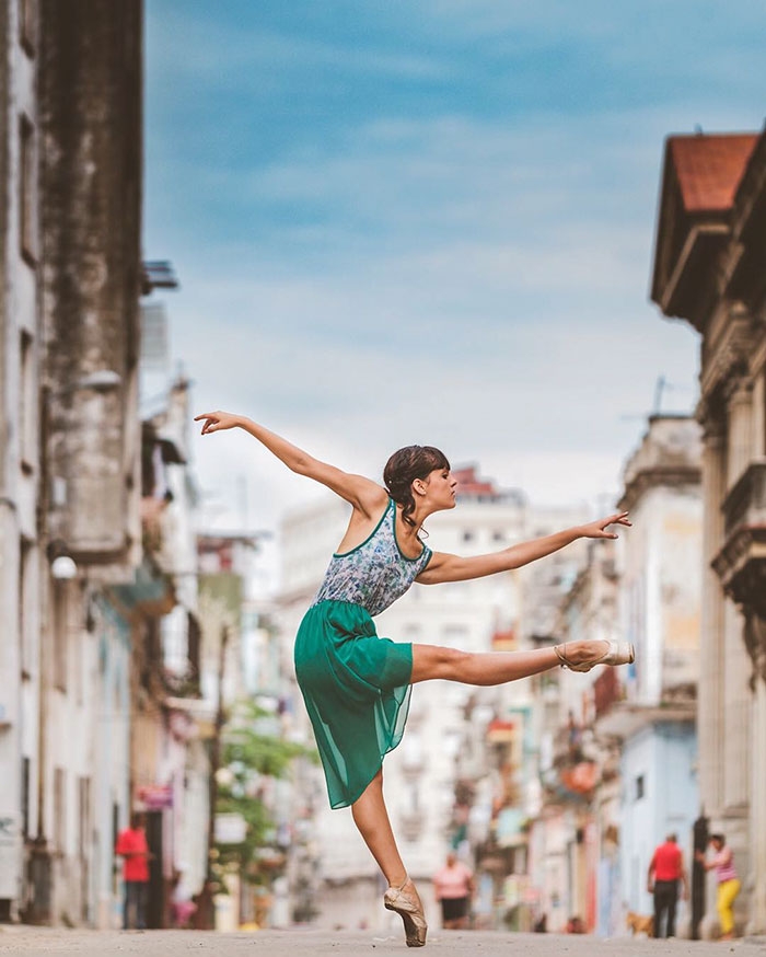 ballet-dancers-practice-on-streets-cuba-omar-robles-6