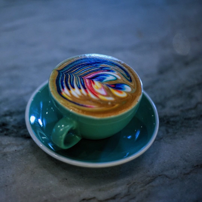 barista-colorizes-coffee-art-using-food-dye-4