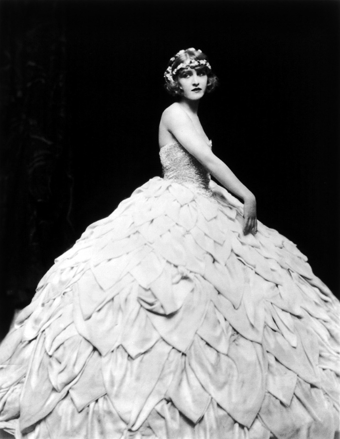 beginning-of-modern-fashion-1920s-women-fashion-15