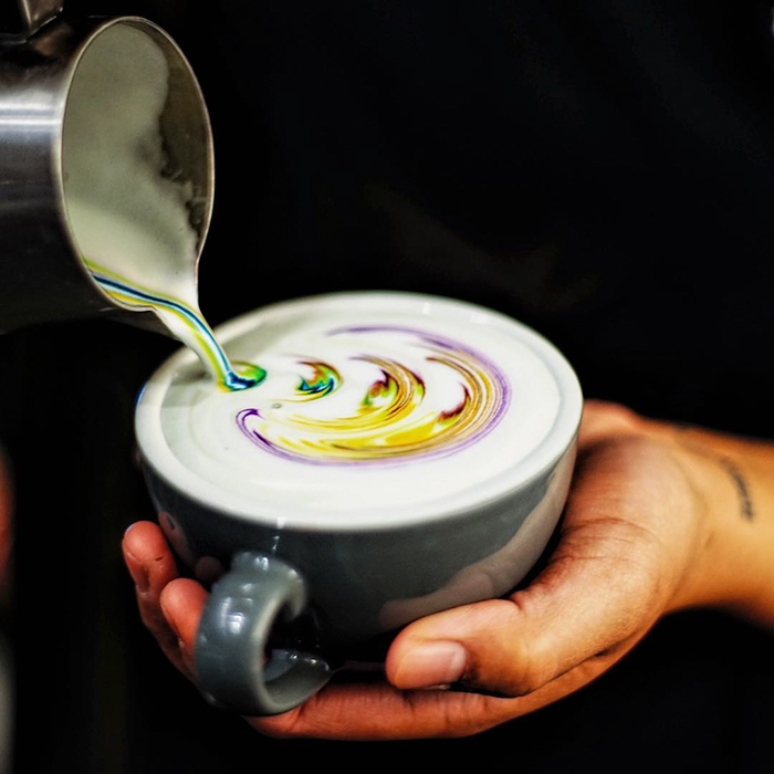 barista-colorizes-coffee-art-using-food-dye-1