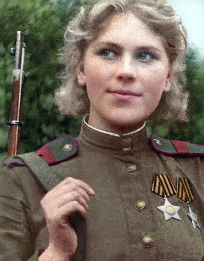 vintage-colorized-photos-soviet-russia-24