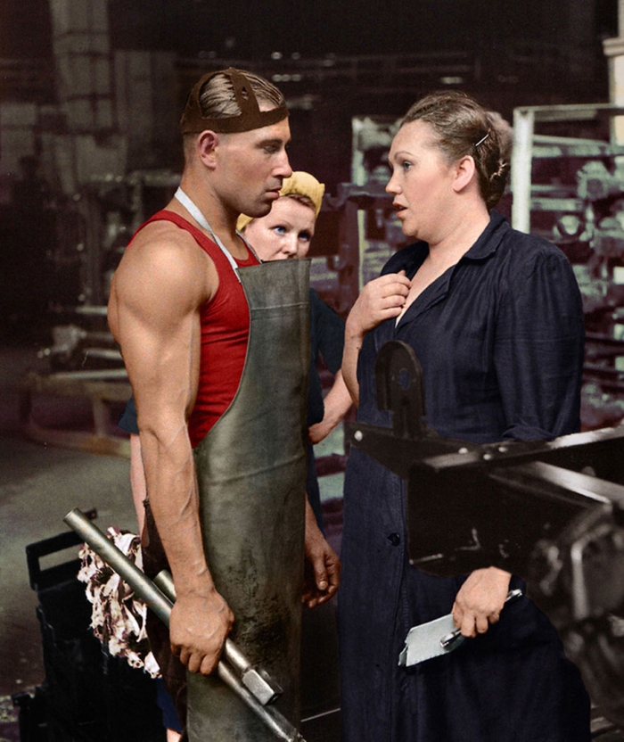 vintage-colorized-photos-soviet-russia-14