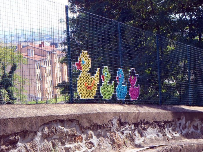 outside-the-box-embroidery-art-40