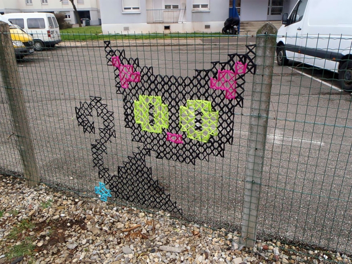 outside-the-box-embroidery-art-42