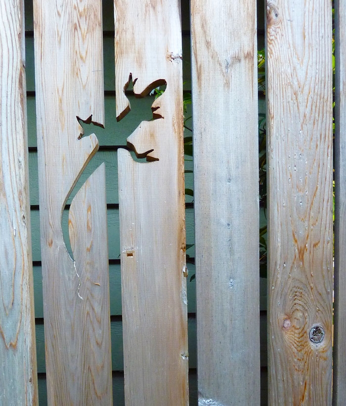 creative-diy-garden-fence-ideas-12