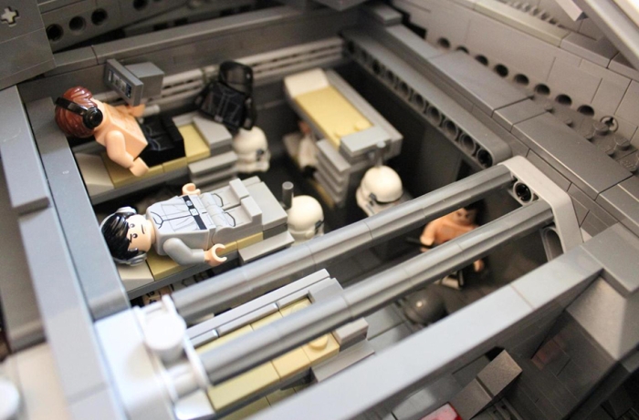 star-wars-lego-imperial-destroyer-ship-interior-doomhandle-27