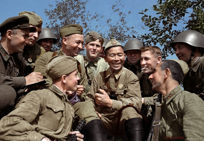 vintage-colorized-photos-soviet-russia-4