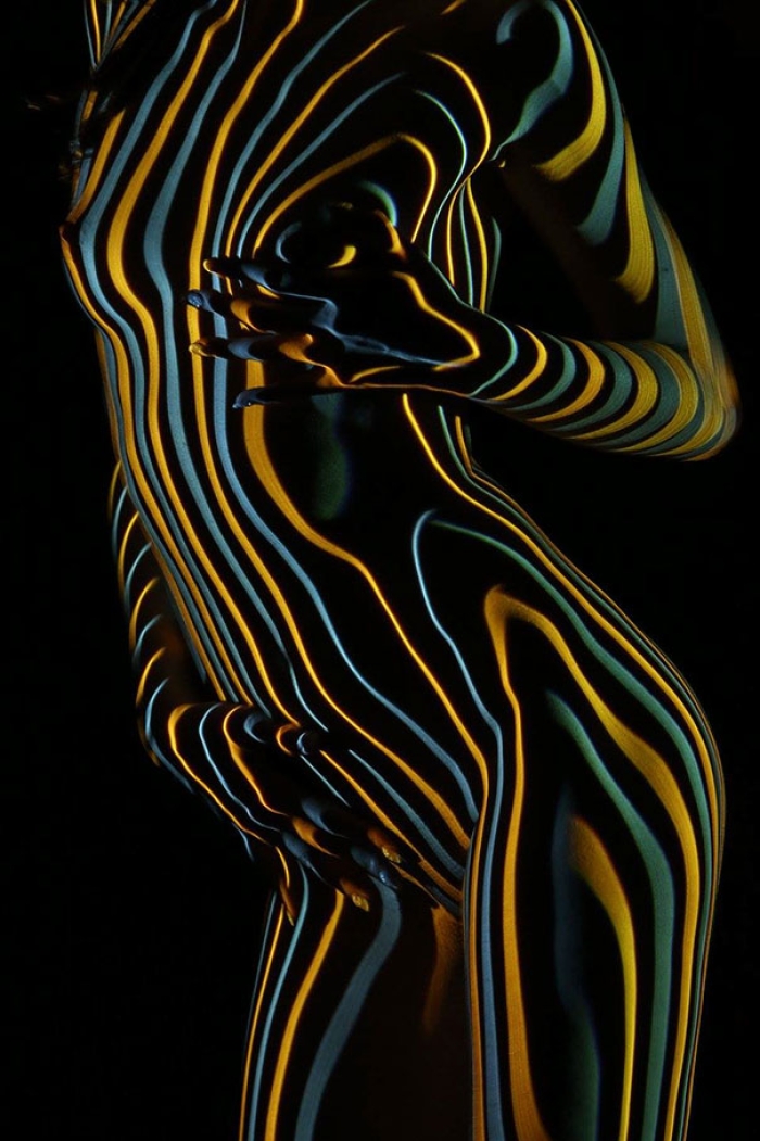 women-shadow-portraits-light-patterns-photography-dani-olivier-7