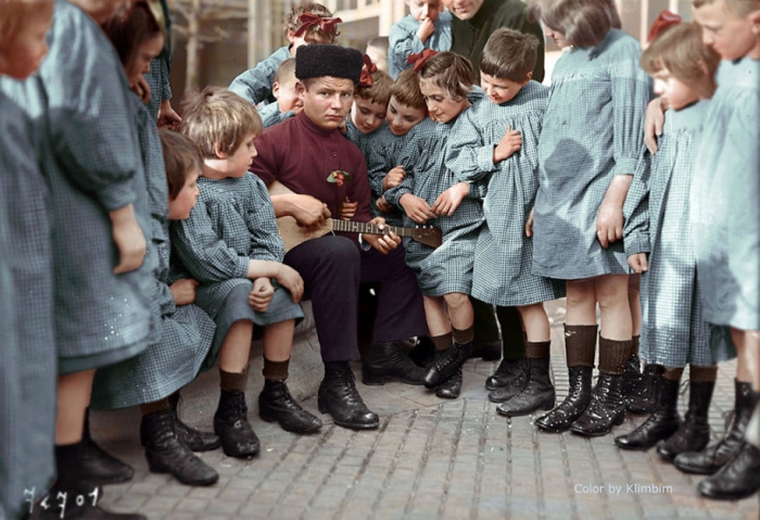 vintage-colorized-photos-soviet-russia-23
