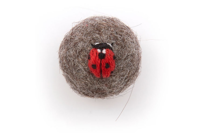 outside-the-box-embroidery-art-26