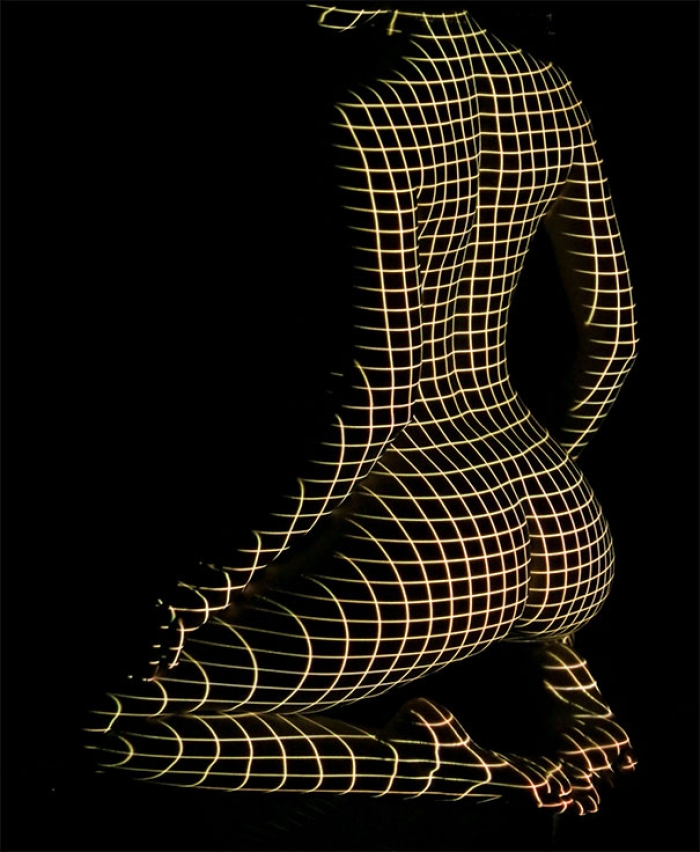 women-shadow-portraits-light-patterns-photography-dani-olivier-10