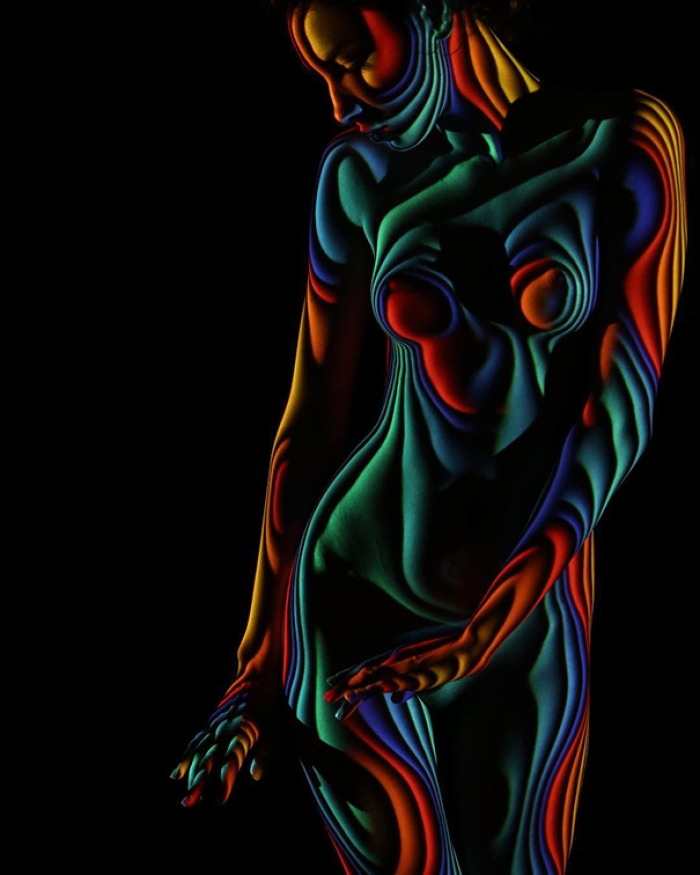 women-shadow-portraits-light-patterns-photography-dani-olivier-4