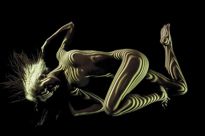 women-shadow-portraits-light-patterns-photography-dani-olivier-12