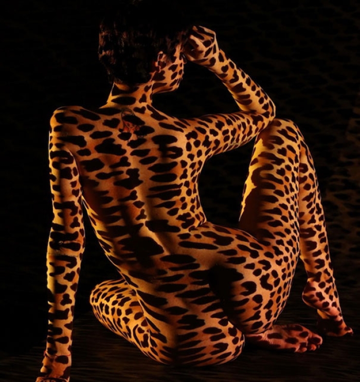 women-shadow-portraits-light-patterns-photography-dani-olivier-2