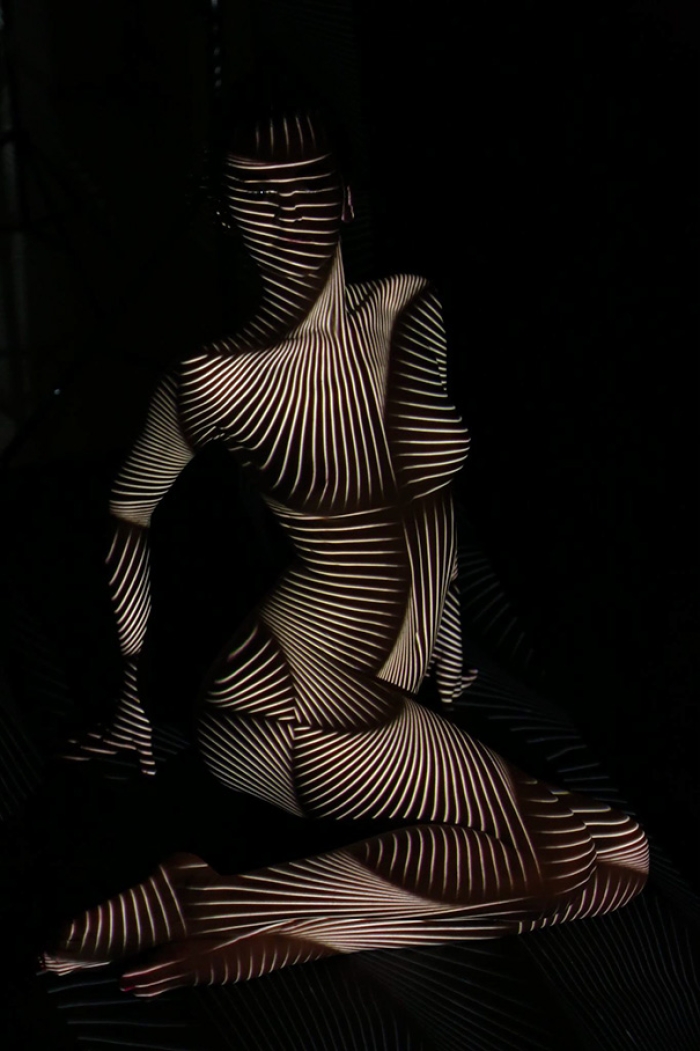women-shadow-portraits-light-patterns-photography-dani-olivier-6
