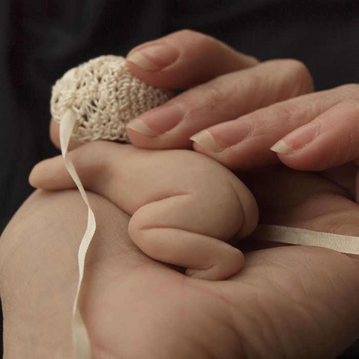 lifelike-miniature-baby-sculptures-camille-allen-1-11