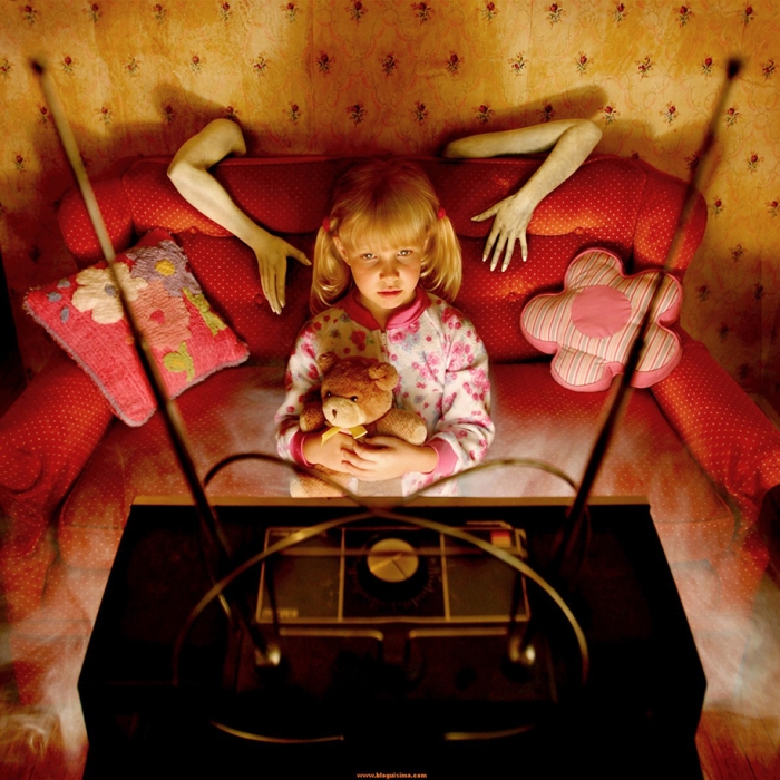 horror-family-photoshoot-creative-children-photography-joshua-hoffine-20