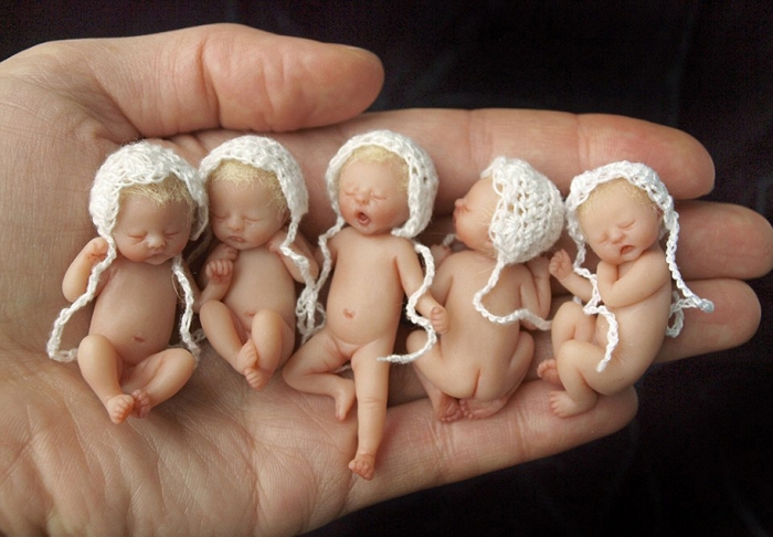 lifelike-miniature-baby-sculptures-camille-allen-1-5