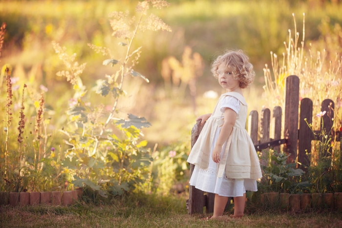 photographer-captures-children-in-costumes-childhood-anna-rozwadowska-1