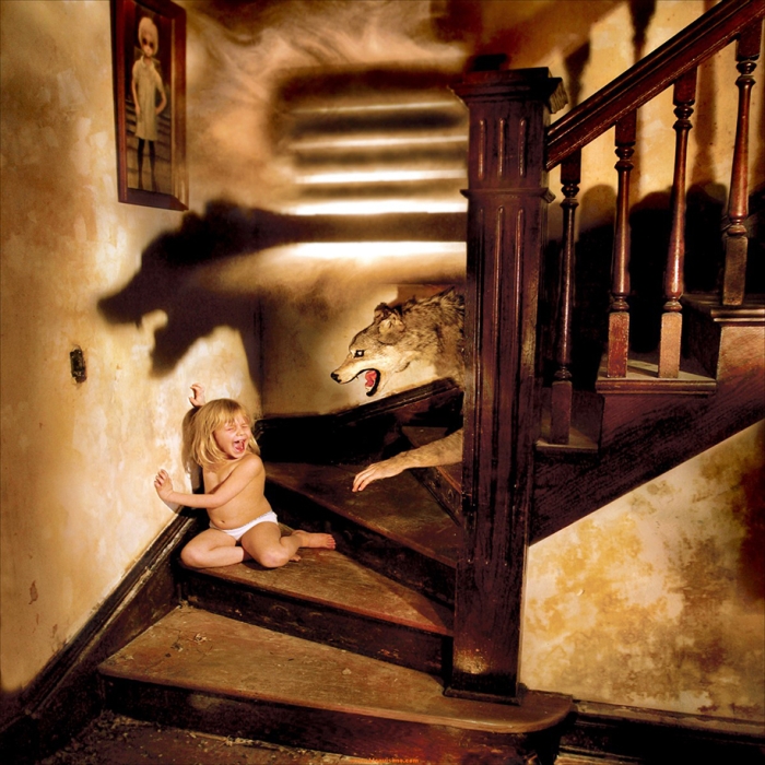 horror-family-photoshoot-creative-children-photography-joshua-hoffine-13
