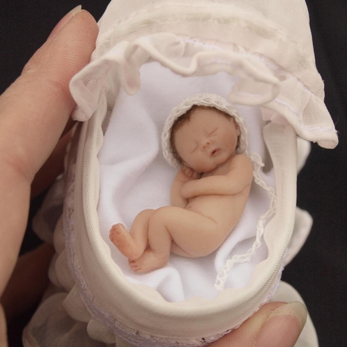 lifelike-miniature-baby-sculptures-camille-allen-1-13