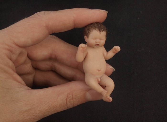 lifelike-miniature-baby-sculptures-camille-allen-1-7