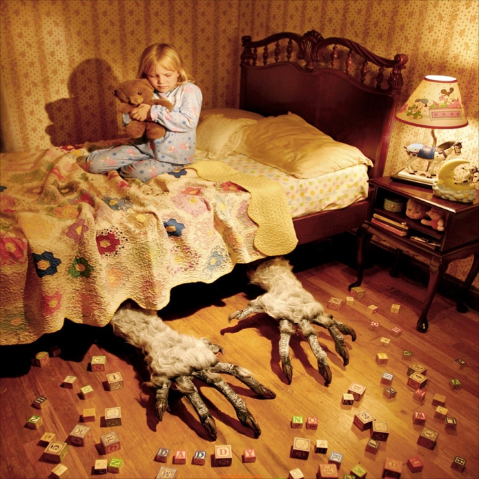 horror-family-photoshoot-creative-children-photography-joshua-hoffine-21