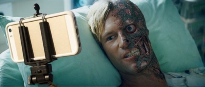 photoshopped-movies-guns-replaced-with-selfie-sticks-6