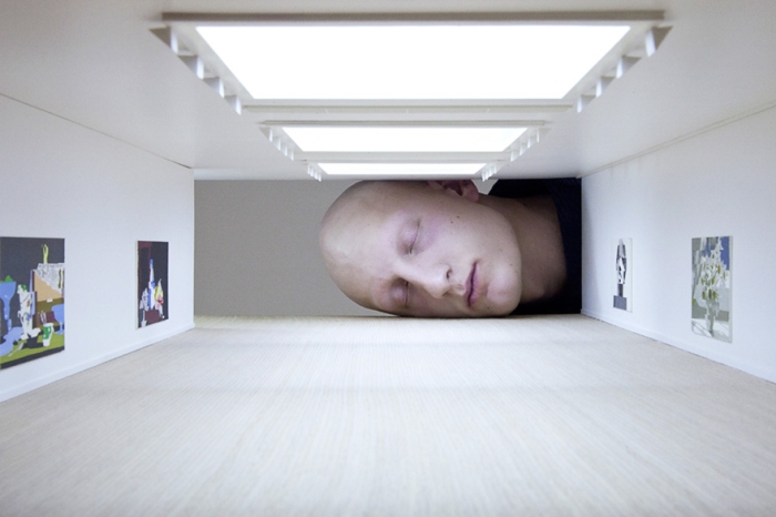 giant-heads-in-art-gallery-falsification-tezi-gabunia-7