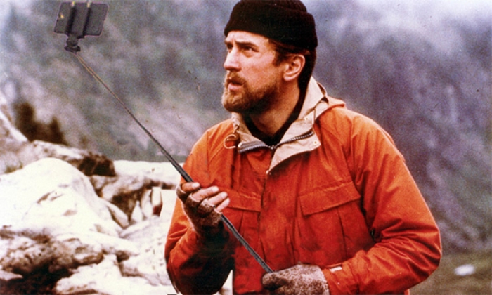 photoshopped-movies-guns-replaced-with-selfie-sticks-7