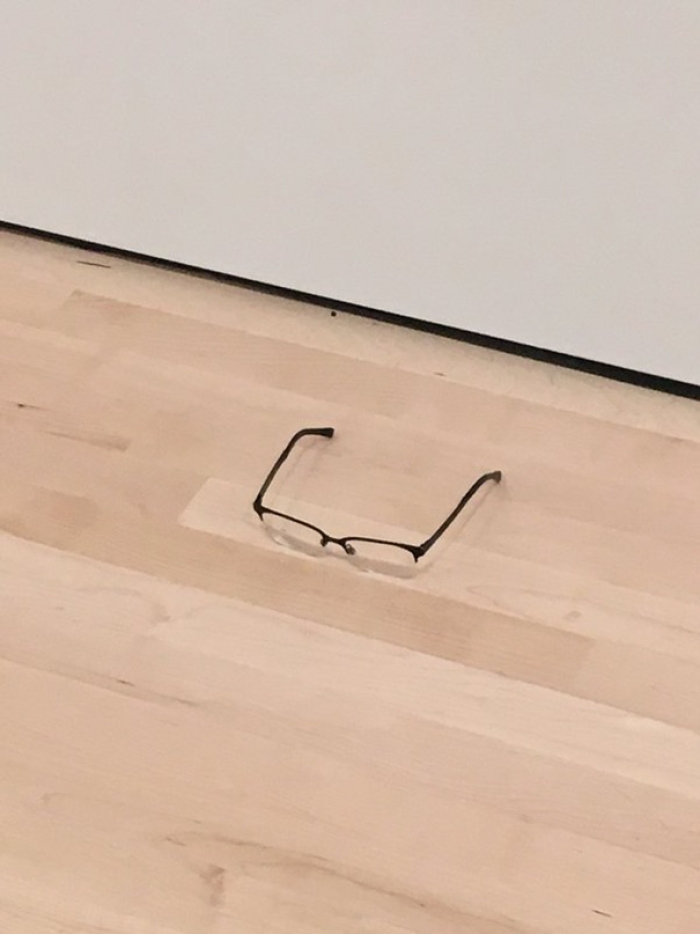 modern-art-gallery-glasses-prank-tj-khayatan-3