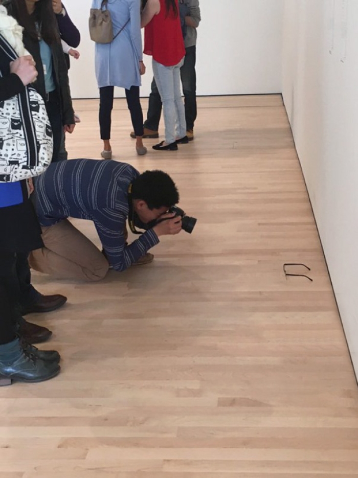 modern-art-gallery-glasses-prank-tj-khayatan-8