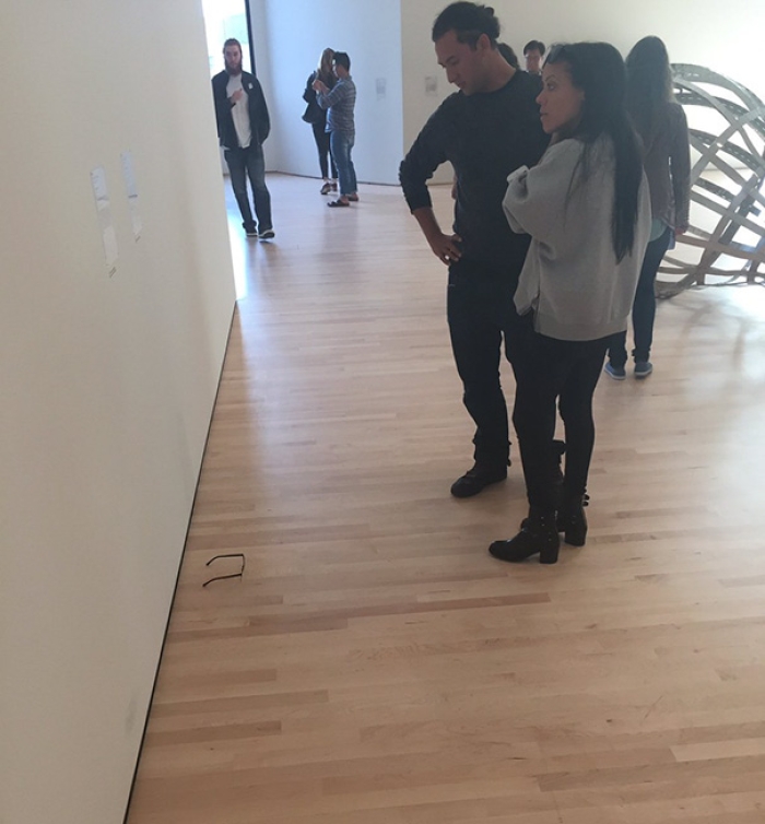 modern-art-gallery-glasses-prank-tj-khayatan-5