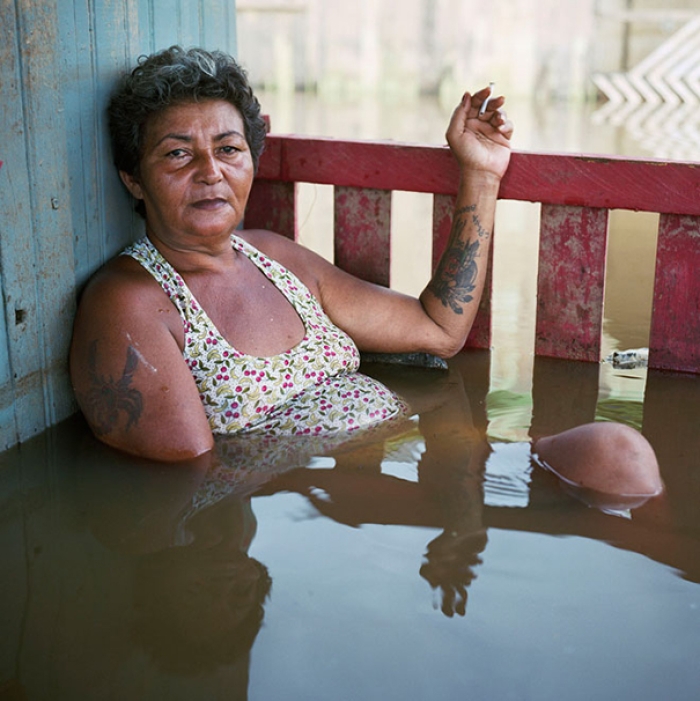 drowning-world-portraits-climate-change-gideon-mendel-2