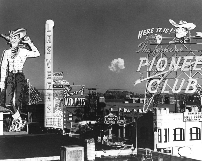 nuclear-tourism-1950s-atomic-bomb-las-vegas-5
