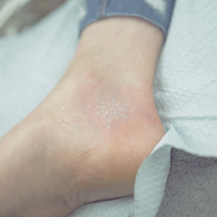 minimal-foot-tattoos-12