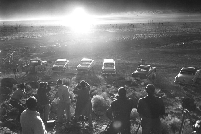 nuclear-tourism-1950s-atomic-bomb-las-vegas-6