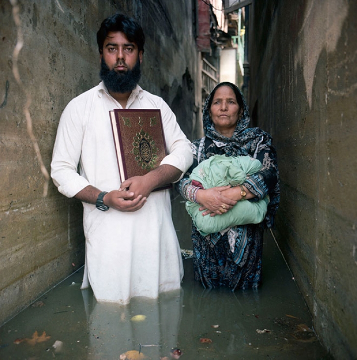 drowning-world-portraits-climate-change-gideon-mendel-13