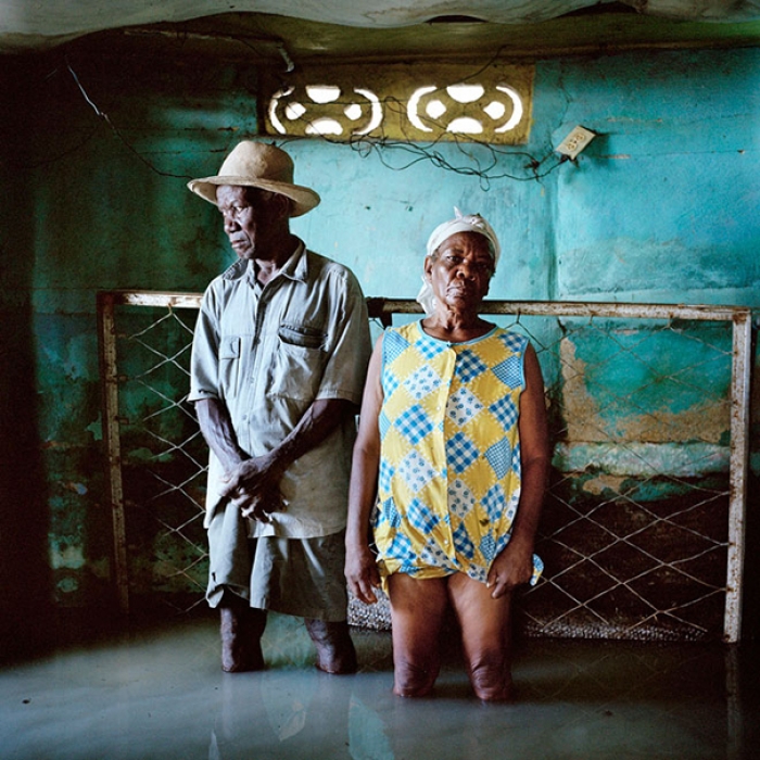 drowning-world-portraits-climate-change-gideon-mendel-18