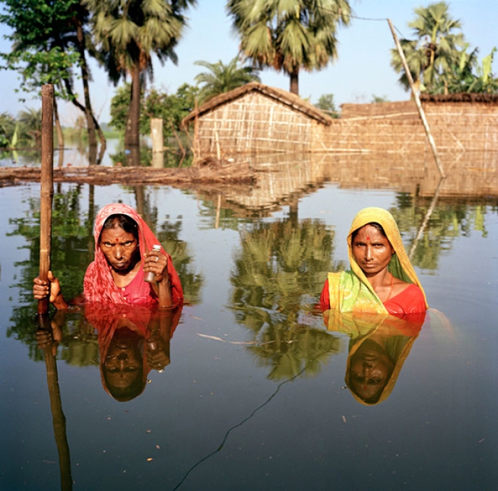 drowning-world-portraits-climate-change-gideon-mendel-14